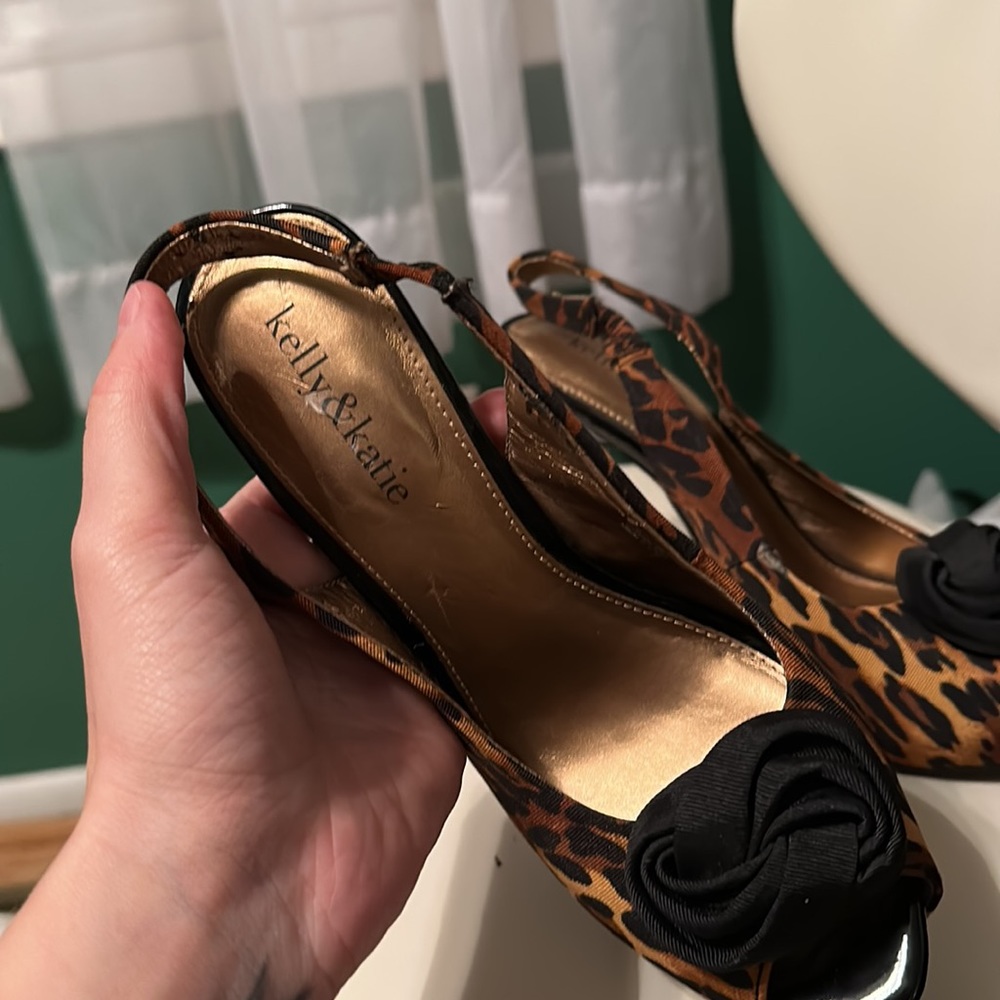 Leopard Pumps! - Picture 5 of 5